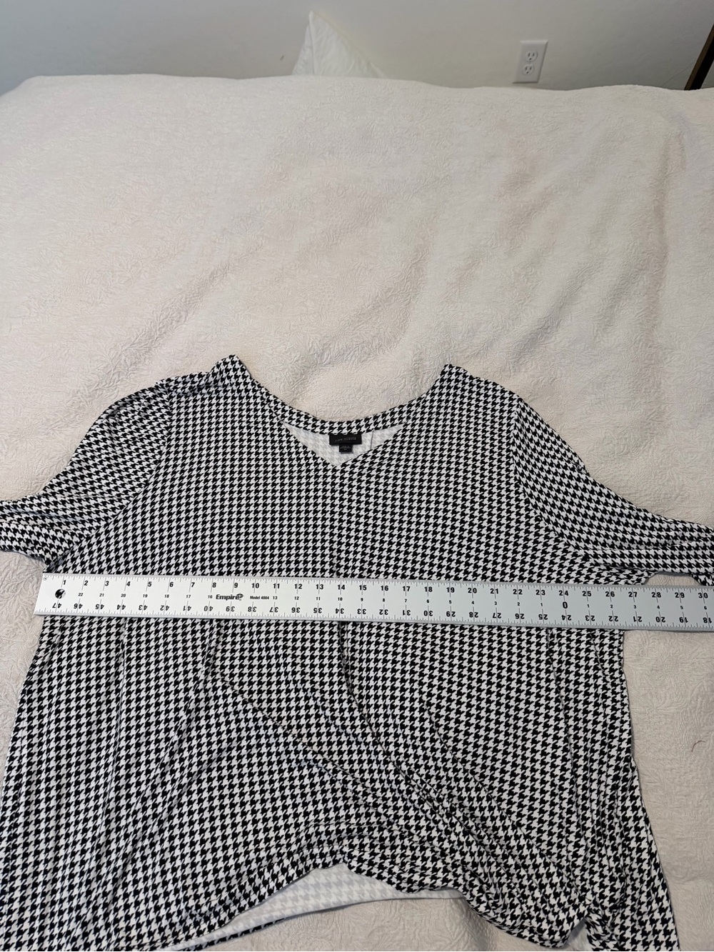 Black & White Wearever Collection Houndstooth V-Neck Women's Top 4X - Picture 6 of 12